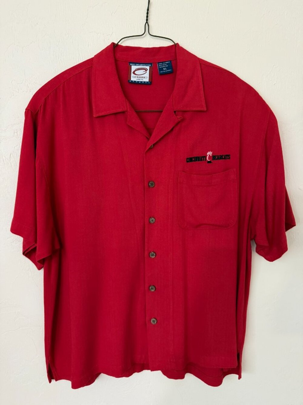Cincinnati Bearcats Red Button Down Camp Shirt Mens XL Cadre Athletic Rayon